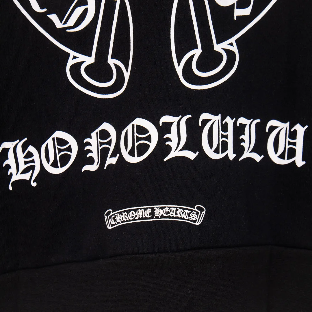 P310 zp version [exclusive supply] Chrome Hearts/Chrome Hearts Tokyo limited horseshoe Sanskrit printed zipper sweatshirt cardigan jacket. High weight, high density and high quality. The wool is soft, delicate and skin-friendly. Soft and silky to the touch. Excellent warmth and skin-friendly properties. Custom-woven and dyed. No color difference in either fabric or workmanship details. Comparing with the ordinary version on the market. Hardware zipper accessories are all customized. Full of details. Color: Black Size: S M L XL No.: FW10945